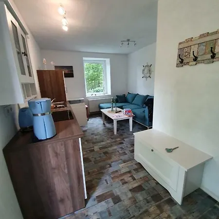 Marijanas Gründeich Ein Alter Wunderschöner Resthof Aus Dem Neunzehnten Jahrhundert Mit Weidefläche Und Obstwiesen Bitte Nicht Buchen Wenn Sie Eine Unkrautfreie Moderne Parkanlage Erwarten Es Ist Ein Rustikaler Hof Apartment